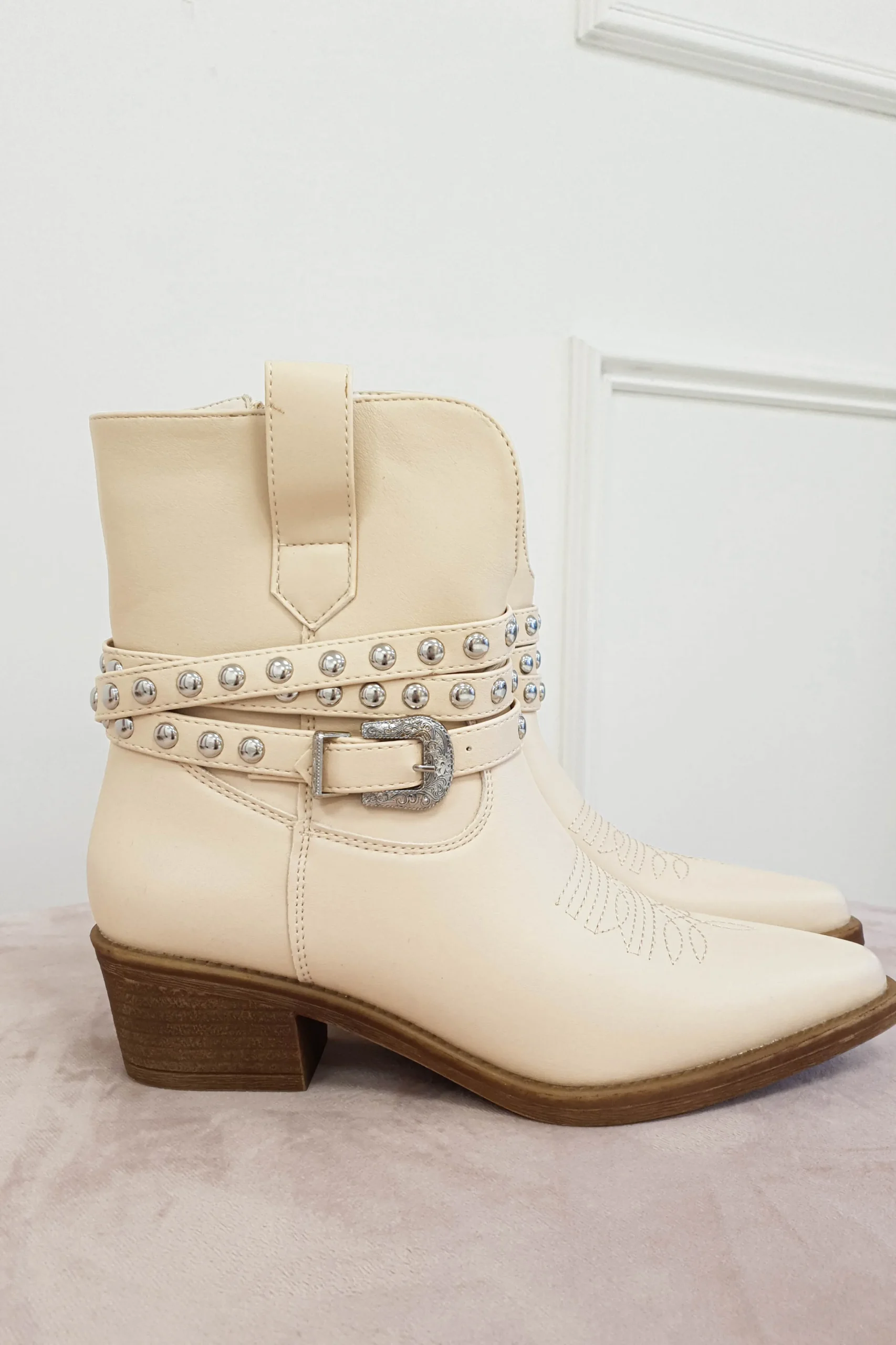 Elvie Ankle Boots | Cream
